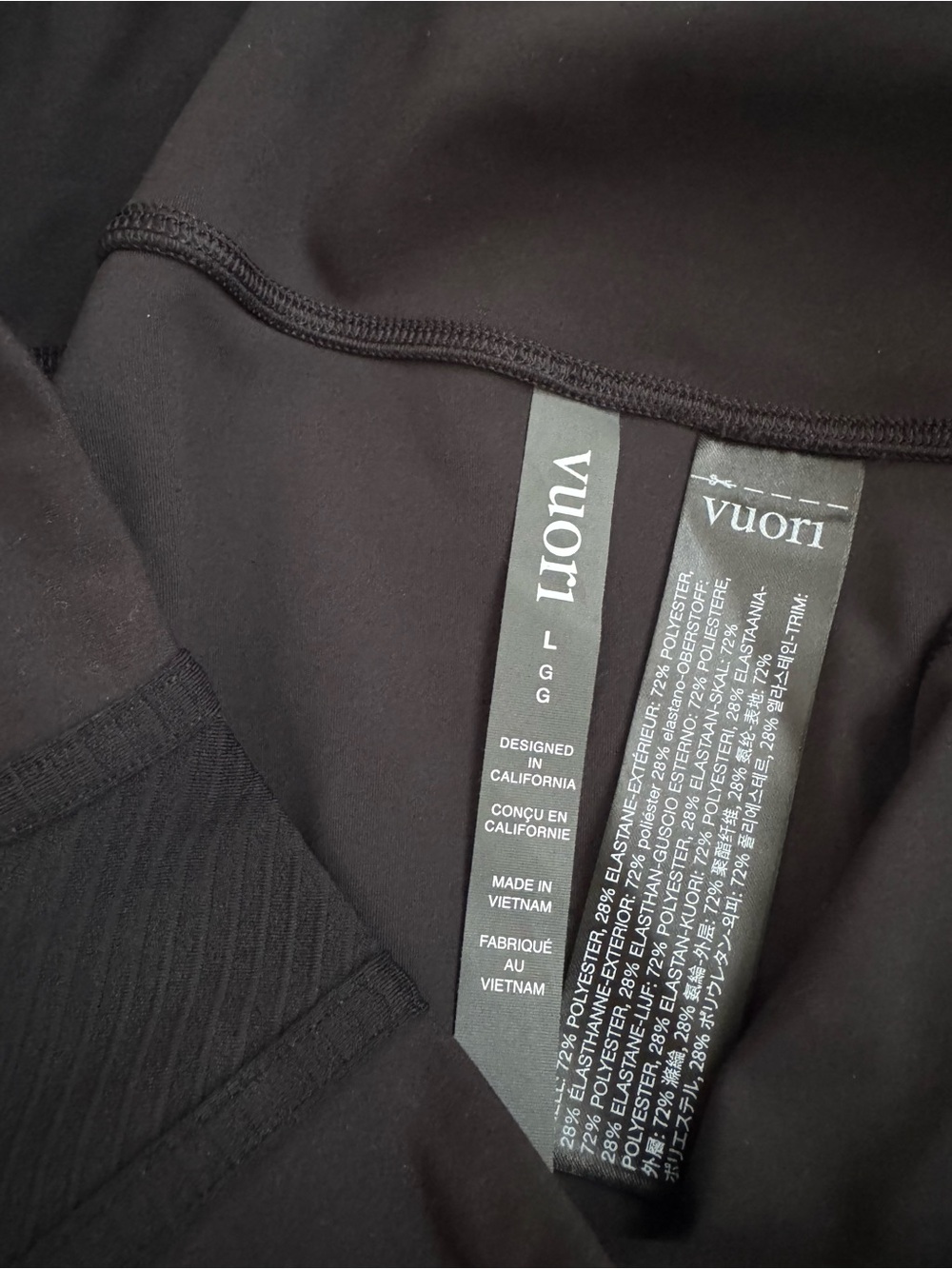 Vuori Skyline Legging in Black - Picture 5 of 9